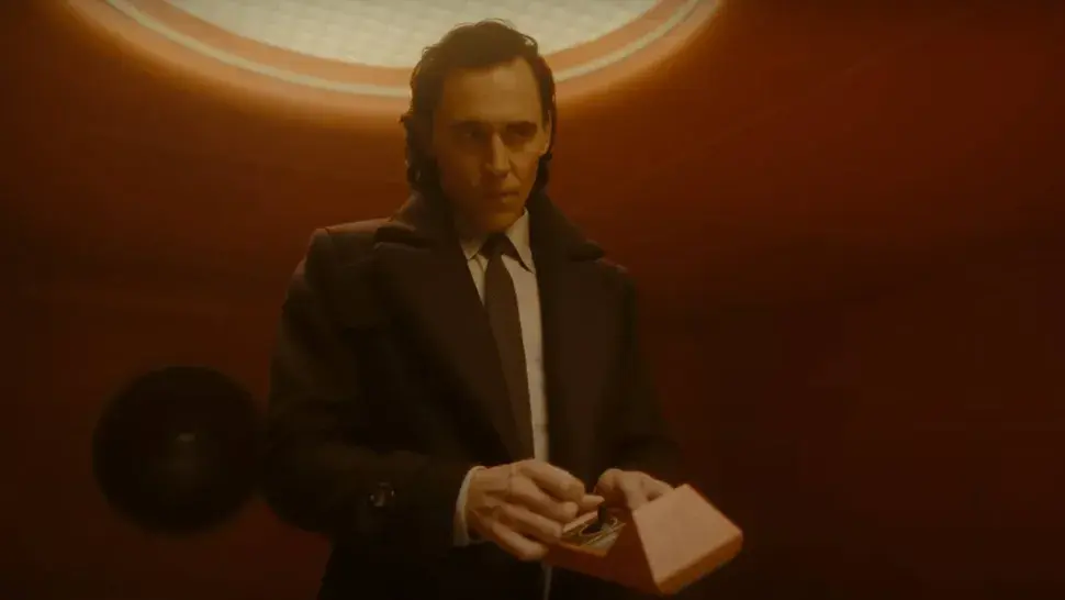 Sabemos a qué otro lugar viaja en el tiempo Loki en la segunda temporada de la serie de Marvel, gracias a McDonald's.